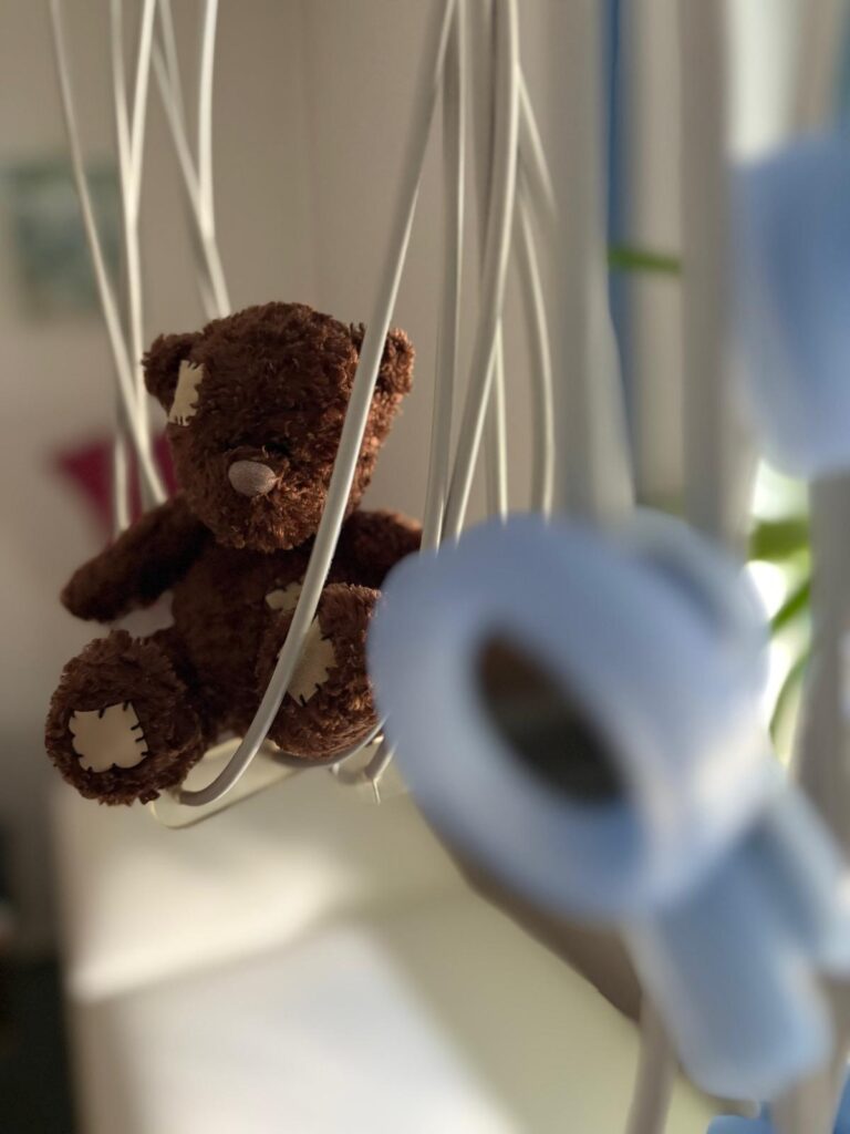 Kinderärztin Dr. Seidel bei der Untersuchung eines kleinen Patienten